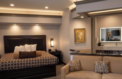 Independence Hotel | Apple Tree Inn and Suites