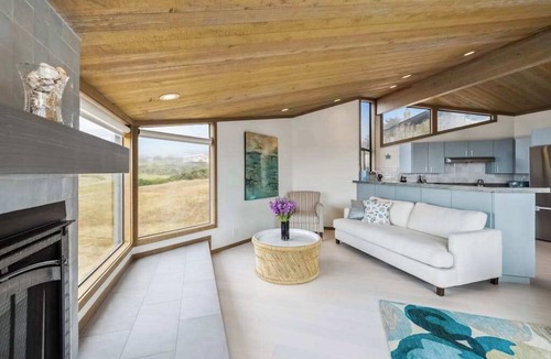 Sereno del Mar House | Architect-Designed Bodega Bay Home w/Ocean Views & Hot Tub - 2 King Suites