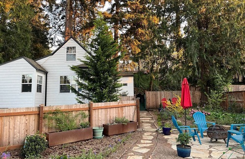 Milwaukie House | Artist's bungalow and garden in SE Portland