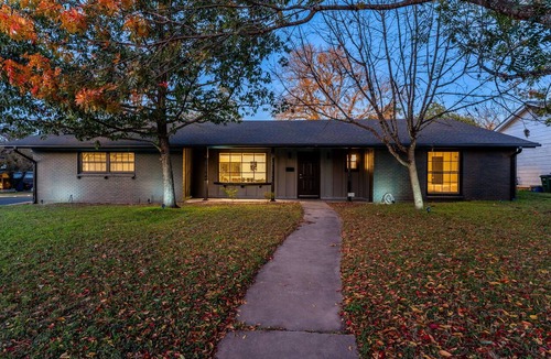 Barton Hills House | Austin Retreat with Private Pool l Mins to Downtown!