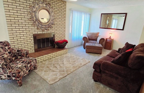 Taylor Ranch House | Balloon Haven, King Bed, Cozy Fireplace, Office, Basketball, Foosball, 3br 2ba