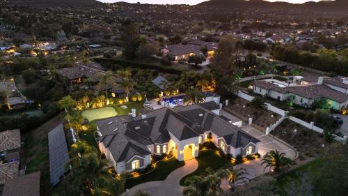 Poway House | Barrel Crest by AvantStay