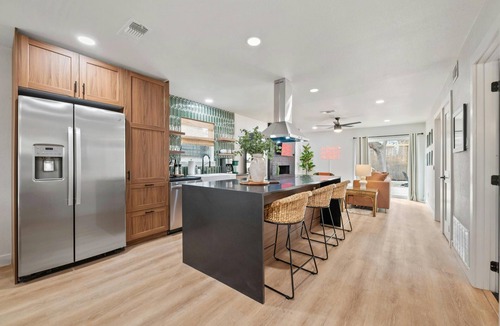 Barton Hills House | Barton Hills Hideaway + Two Hot Tubs - Magdalena!