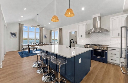 Mount Holly House | Bay Dreaming | Waterfront Retreat with Swim Spa & Stunning Sunset Views