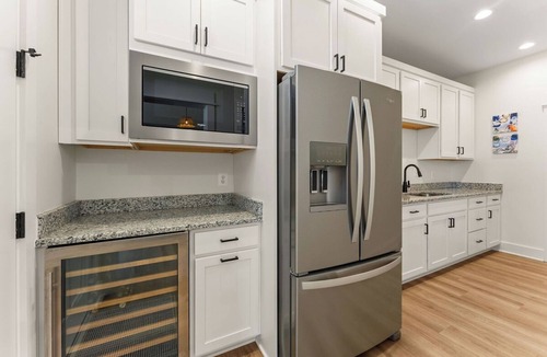 Mount Holly House | Bay Dreaming | Waterfront Retreat with Swim Spa & Stunning Sunset Views