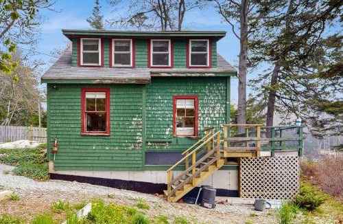 Boothbay Harbor House | Bayfront cottage with fantastic views & minutes to downtown - Dog-friendly