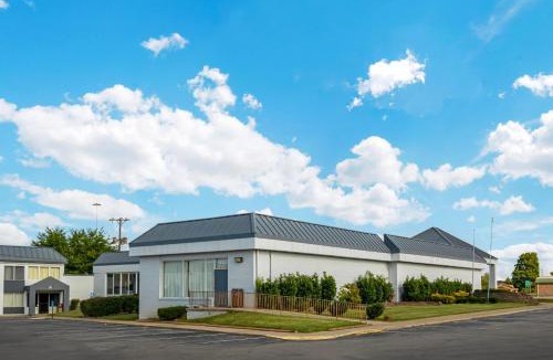 Richmond Hotel | Baymont by Wyndham Richmond KY