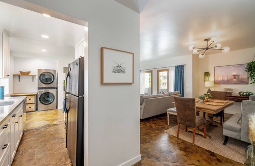 Marina Peninsula Condo | Beach Lover's Bliss 2 Blocks to Ocean in Venice: In-Unit Washer/Dryer+Parking