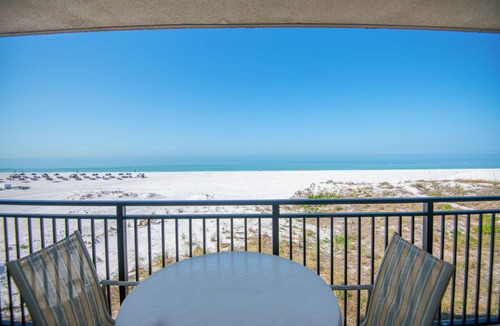 Belle Vista Condo | Beachfront 2 Bedrooms, Balcony, Pool + Hot Tub