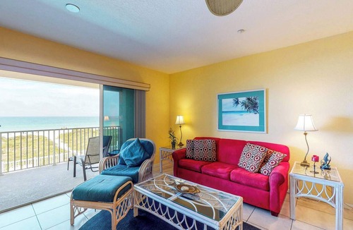 Independence Square Condo | Beachfront condo with washer dryer pool and hot tub dog friendly