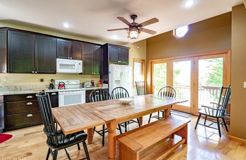 Timberline House | Bear`s Den in Winterset - 159 Winterset Drive Bear's Den - Ski Area, Hot Tub, A/C, Pool Table