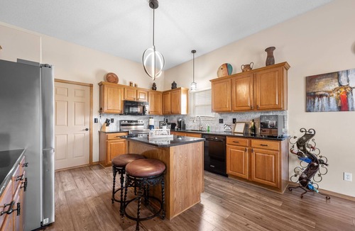 Greenwich House | Beautiful 4 Bedroom 3 bath home in nice Eastside neighborhood and LOTS of extras