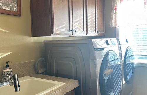 Vancouver House | Beautiful 4BR Home in E Vancouver 30+ Day Stays Near PDX, Costco & Hospitals