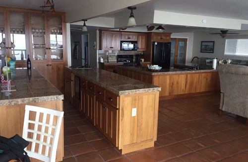 Nice House | Beautiful 5 Bedroom, 3 bath waterfront home on Clearlake w/private hot tub
