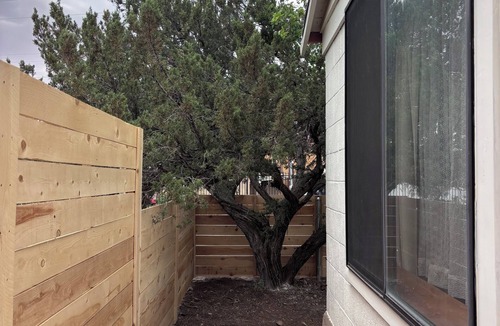 Tyrone Cottage | Beautiful, airy, centrally located, 1 room cottage in wonderful Silver City.