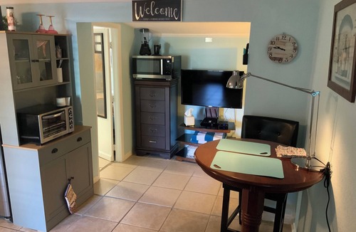 Palm Harbor Apartment | Beautiful Detached Remodeled Cottage Studio/Downtown Palm Harbor.NON FLOOD Zone