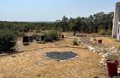 Wimberley Cottage | Beautiful Hill Country Charm. 88 acres with mini farm animals.