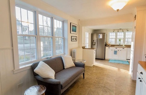 Belfast House | Beautiful Home -Walk to Downtown and the Waterfront