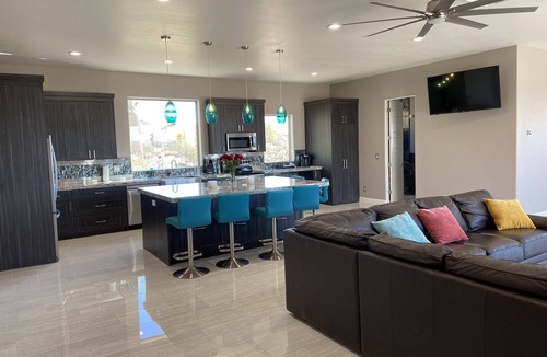 Apache Junction House | Beautiful oasis with 40' negative edge pool, swim up bar, hiking in Super. Mtns.