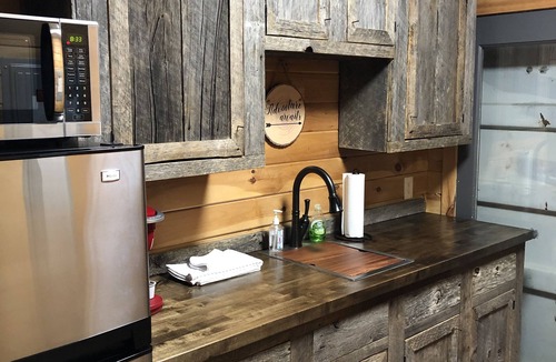Stanton Cabin | BEST CABIN EVER!-IN THE WOODS-SUPER CLEAN-HOT TUB-PAVED ROAD-NATURAL BRIDGE PARK