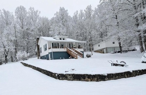 Eagle Rock House | Best of both, private yet convenient, Clifton forge 17 mi, Roanoke 31 mi, Covington 30 mi, Daleville 17 mi ,Lexington 42 mi