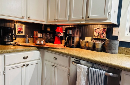 Boerne Bed & Breakfast | Big League Comfort, Small-Town Charm 4-bedroom bed & breakfast in lovely Boerne!