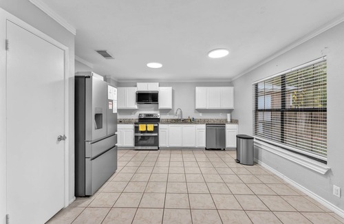 Converse House | Blue Yard Homes Spacious Family Stay Near Randolph AFB PS5 + Backyard