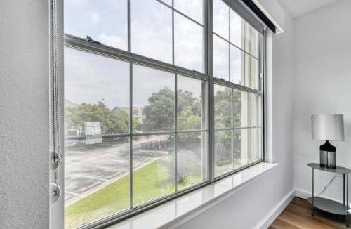 Gateway Apartment | Blueground Gateway pool gym close to shops ATX-252
