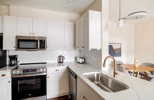 Scofield Farms Apartment | Blueground | Scofield Farms, pool, nr Walnut Creek