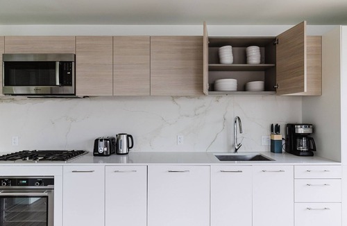 West Loop Gate Apartment | Blueground | West Loop, rooftop pool & gym