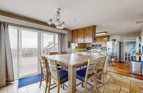 Bodega Bay House | Bodega Bay 3BR ocean-view cottage with hot tub — dogs welcome