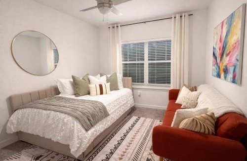 Bearss Plaza Apartment | Boho Boutique Retreat - Pool - Gym - Private Patio