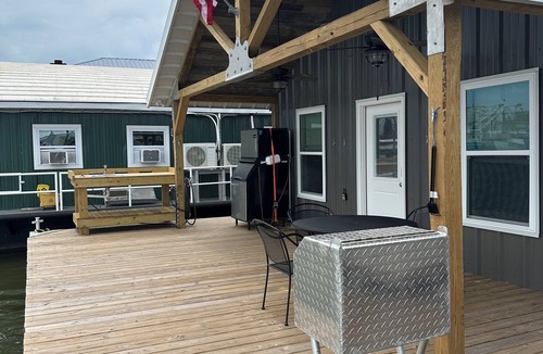 Venice Boat Rental | Boscoyo 2 - 3 Bedroom/2 Bath Houseboat in Venice Marine