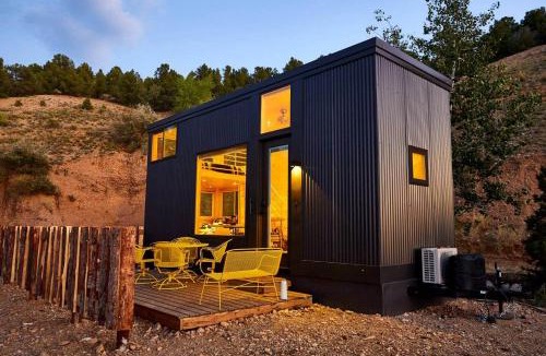 Arroyo Hondo House | Bougie TinyHome w View & Hot Tub near Hot Springs