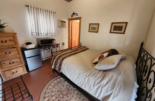 Oracle Resort | Boutique Hillside Hotel w/Views, Dark Skies & Hiking Trail. Romantic Spot for 2