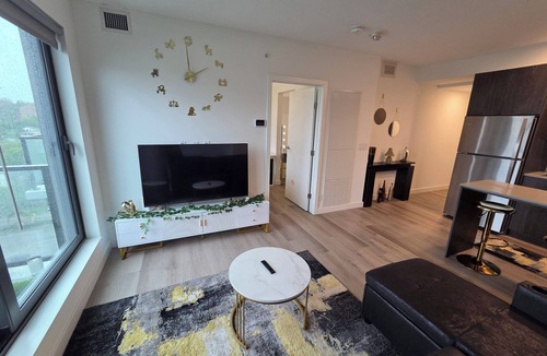 Crescent Heights Condo | Breath Taking View-TopFloor-PH access-5Guest-2BR2WR-DTskyline