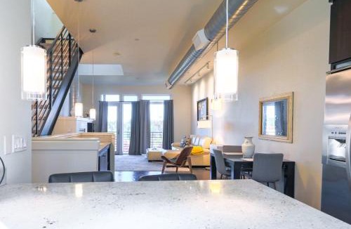 Corbett - Terwilliger - Lair Hill House | Breathtaking 3-Bedroom Getaway in the Heart of Portland