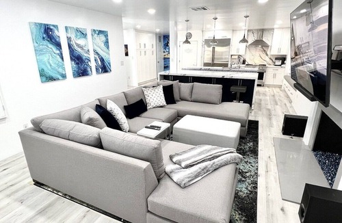 South Redondo House | Breathtaking Luxury Beach House w/Gym, Sauna, BBQ Grill, & Only Steps from Sand