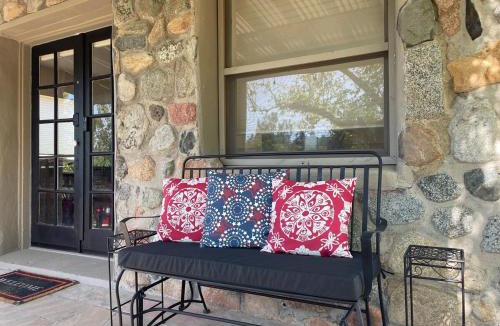 Prescott Apartment | Bridge View Walk 2 Blocks to Historic Downtown