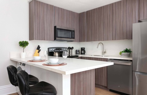 Gaslamp Quarter House | Bright 2BR Loft, Sleeps 7 w/Kitchen & Fast WiFi