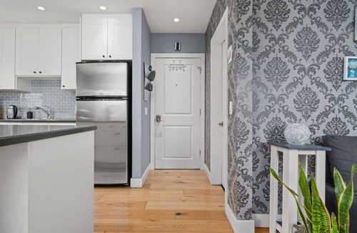 Ramsay Apartment | Bright and Open Coziness. 10 minutes to Stampede