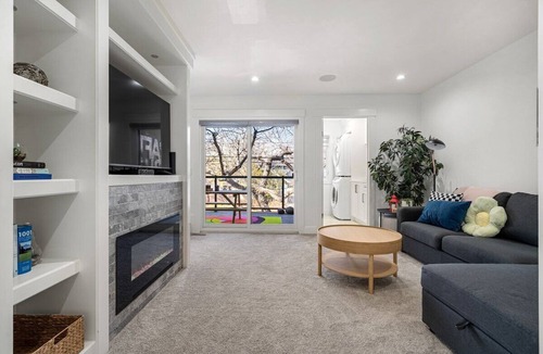 Crescent Heights House | Bright & Bold 4BDRM Modern Retreat