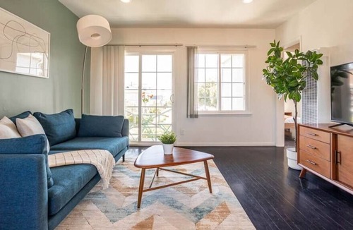 Los Angeles Apartment | Bright Gorgeous 2Bed w/Parking&Washer