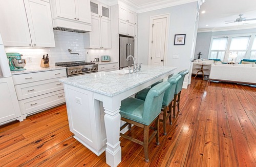 Savannah Victorian District House | Bright, Luxurious Executive Rental Near Forsyth w/Parking by Lucky Savannah