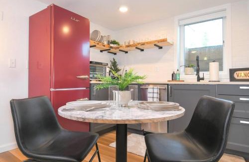Downtown Vancouver Apartment | Bright & Modern Basement Apartment DT N'hood
