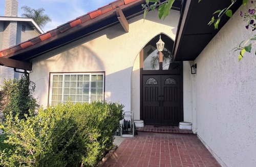 Orange House | Bright & Spacious 5BR Home Near Disneyland & Beaches w/Ample Parking & RV