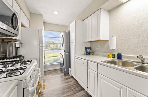 Quail Hollow House | Bright, welcoming home minutes from Q2 + Domain