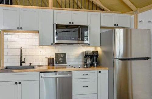Canyon Lake House | Bronco Luxury Yurt-Cabin - Family Glamping Canyon Lake w Private Hot Tub