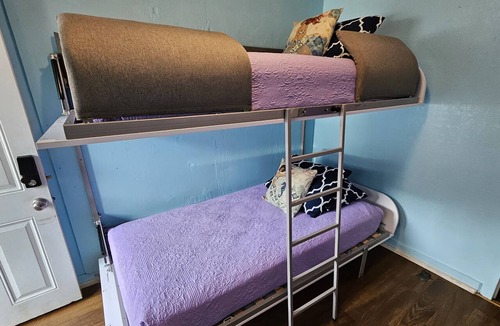 Wailuku Apartment | Budget Downtown Studio-A with European Bunk Beds, AC, WIFI & 4 free Streamers!