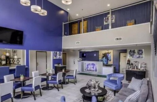 Lexington Hotel | Budget-Friendly Property, Pool, Free Breakfast, Free Parking